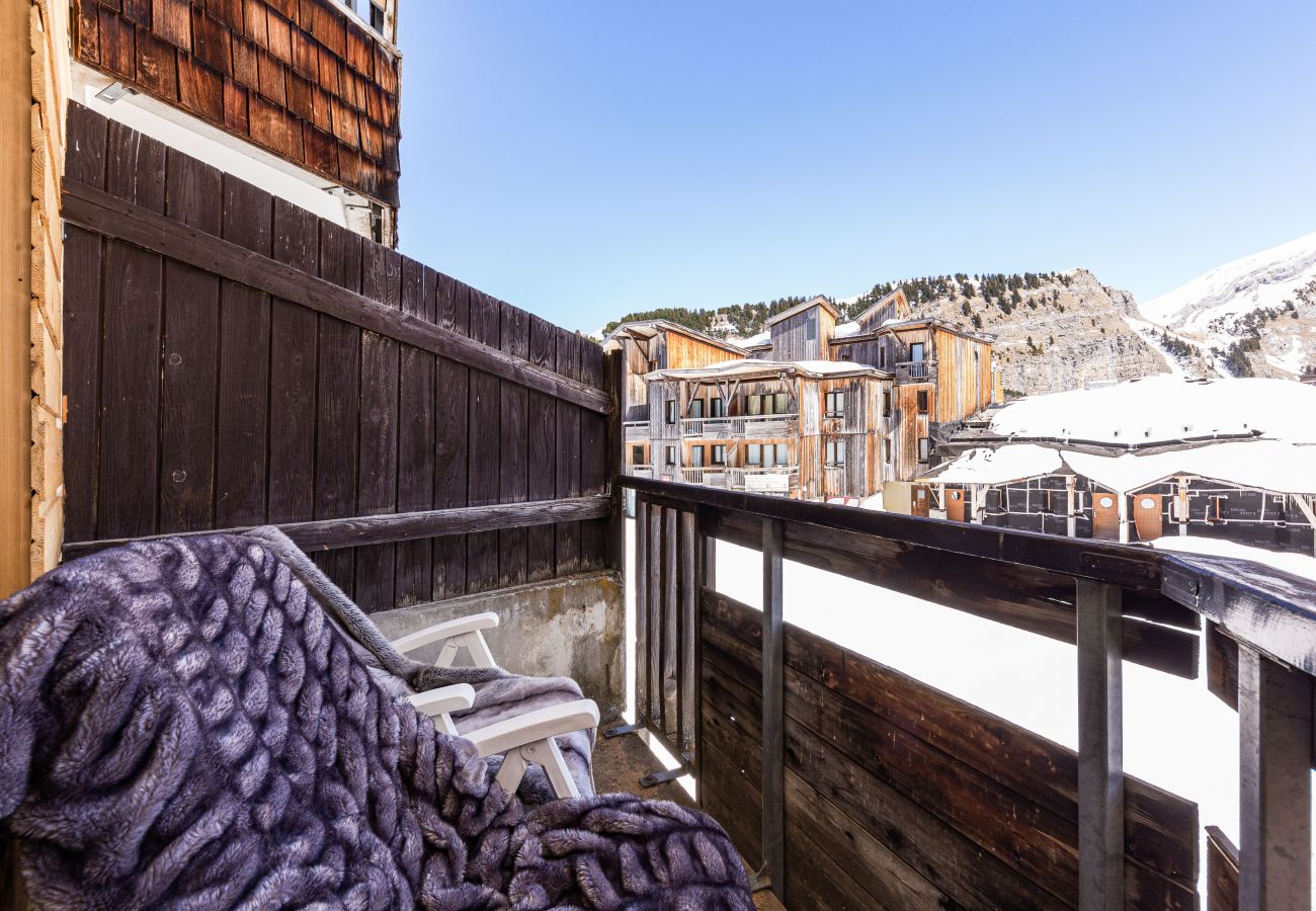 A cozy and bright 1 bedroom apartment in La Falaise, Avoriaz, with a private balcony. Sofa beds allow space for 2-4 people