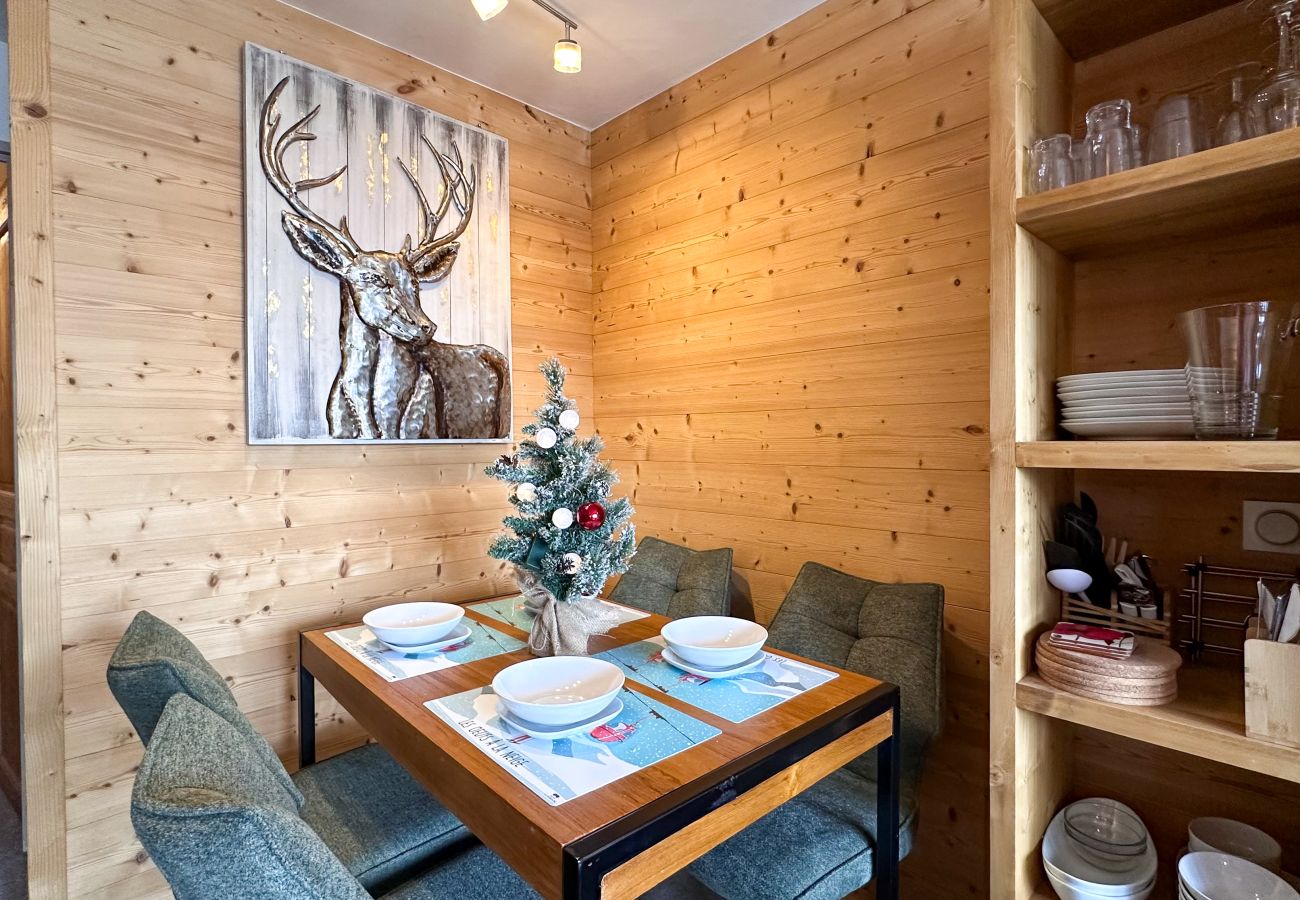 Apartment in Avoriaz - Dahu -   Stylish central ski apartment by Avoriazchalets
