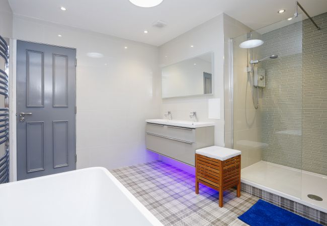 Apartment in Edinburgh - Fabulous 5 double Bedroom apartment Edinburgh Old Town