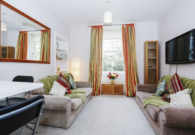 Apartment in Edinburgh - Fabulous 5 double Bedroom apartment Edinburgh Old Town