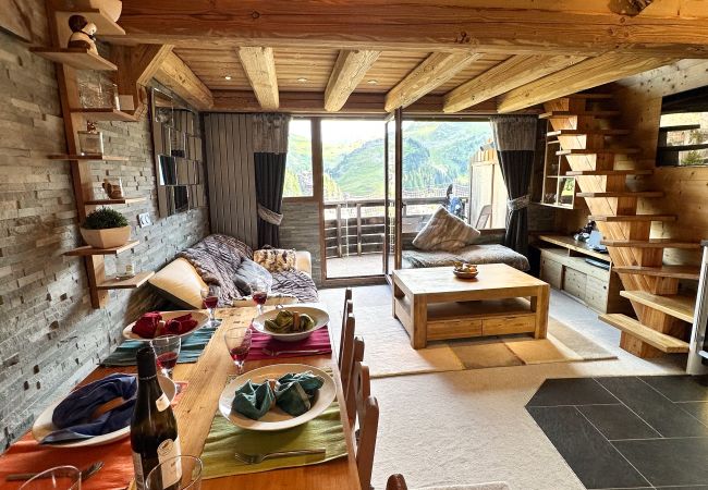 Luxury chalet acommodation in Avoriaz. Private balcony & mountain views. Perfect for groups & family friendly. 