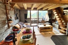 Luxury chalet acommodation in Avoriaz. Private balcony & mountain views. Perfect for groups & family friendly. 